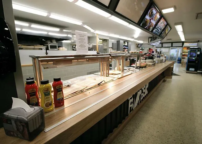 Toivola بيت شباب